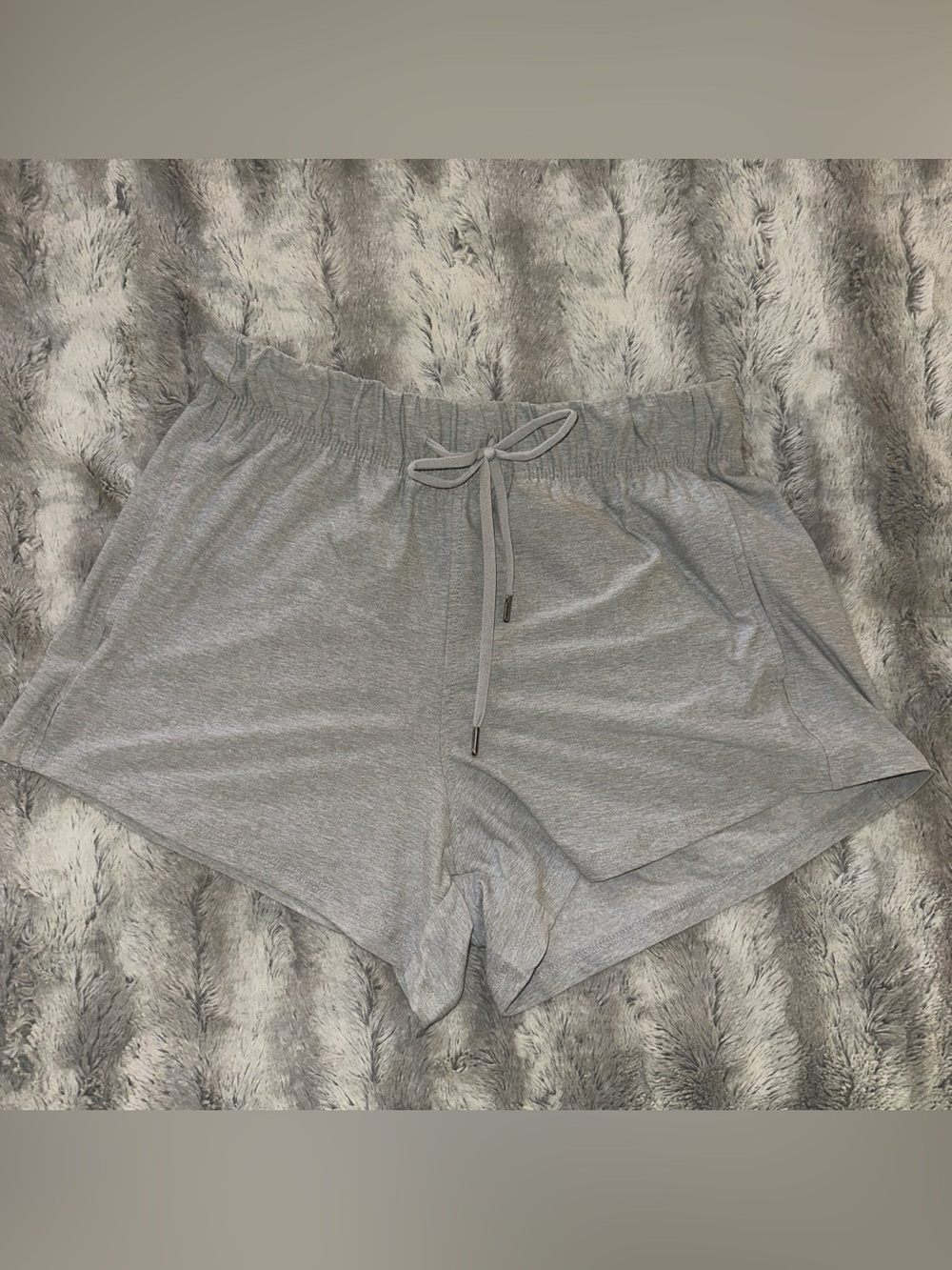 LIKE NEW women’s small Grey pocket shorts